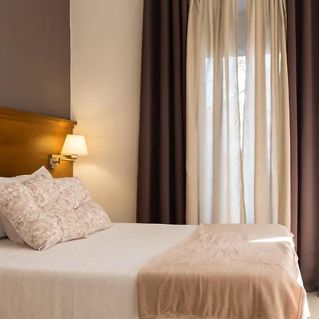 בית הארחה Imperial Centro De 4*